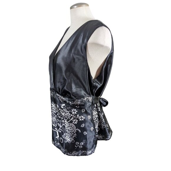 Womens Size 18 Sleeveless Faux Wrap Top Blouse Black White Floral Silky Sheen - Picture 2 of 7